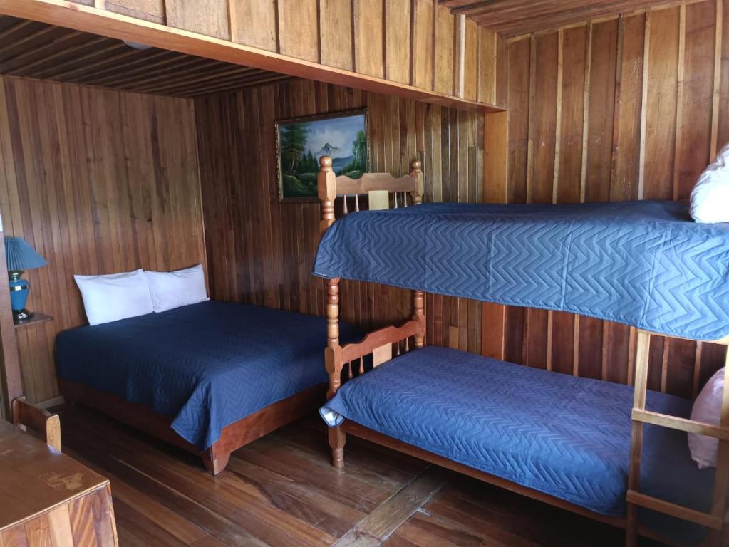 Family Room #5 — twin bed and full bed