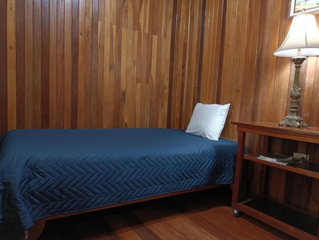 Single Room — room details